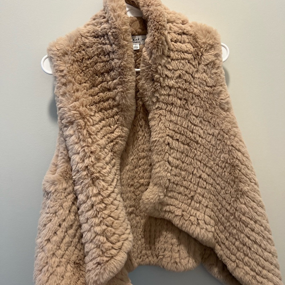 Cozy blush pink Faux Fur Vest - Picture 2 of 2